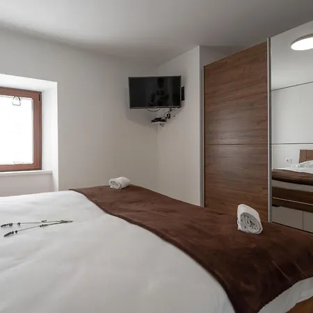 Rustic Stone House With Pool In Umag Vila *