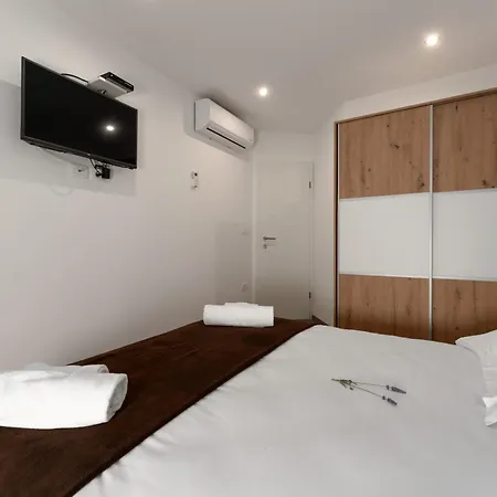 Rustic Stone House With Pool In Umag Cepljani