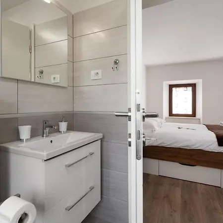 וילה Rustic Stone House With Pool In Umag *