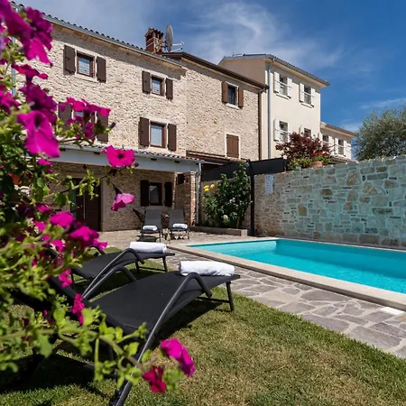 Rustic Stone House With Pool In Umag