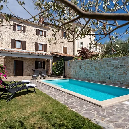 Rustic Stone House With Pool In Umag וילה Cepljani