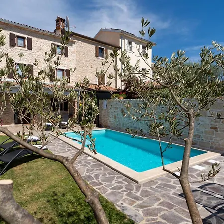 Rustic Stone House With Pool In Umag Willa *