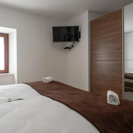 Villa Rustic Stone House With Pool In Umag *