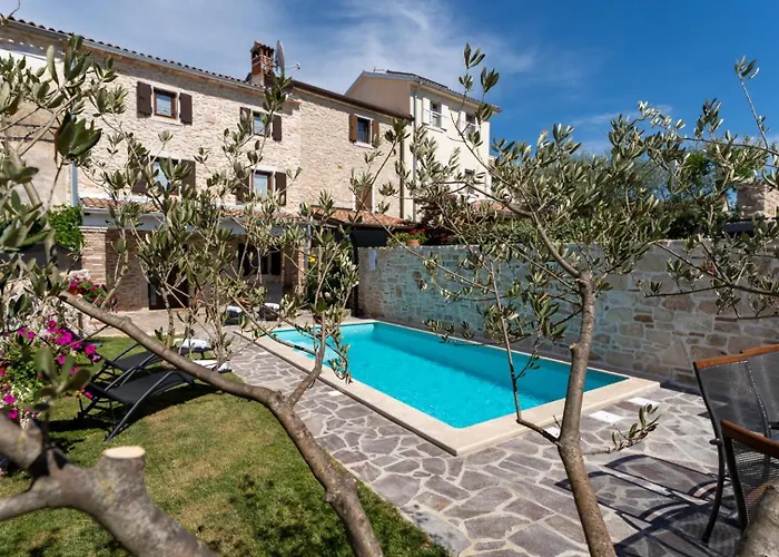 Rustic Stone House With Pool In Umag Willa *