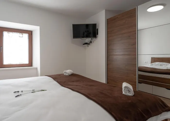Βίλα Rustic Stone House With Pool In Umag *