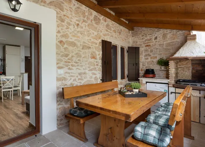 Rustic Stone House With Pool In Umag