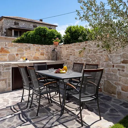 Villa Rustic Stone House With Pool In Umag Cepljani