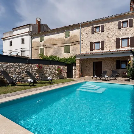 Villa Rustic Stone House With Pool In Umag