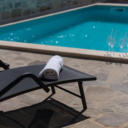 Rustic Stone House With Pool In Umag *