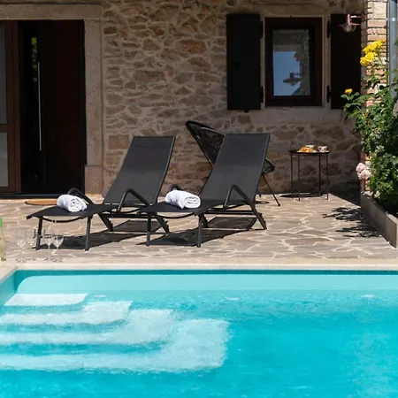 Villa Rustic Stone House With Pool In Umag *