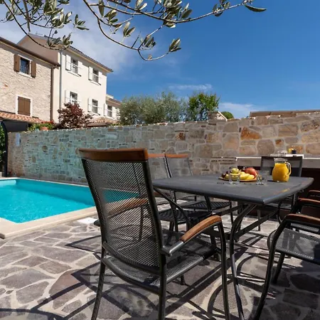 Rustic Stone House With Pool In Umag Cepljani