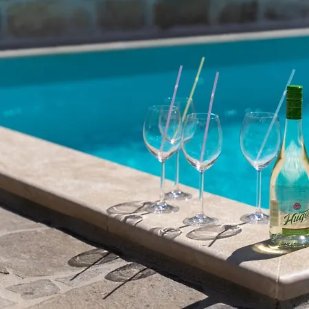 Villa Rustic Stone House With Pool In Umag