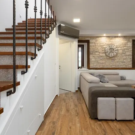 Rustic Stone House With Pool In Umag