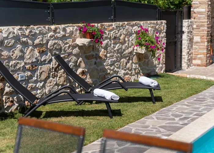 Rustic Stone House With Pool In Umag *