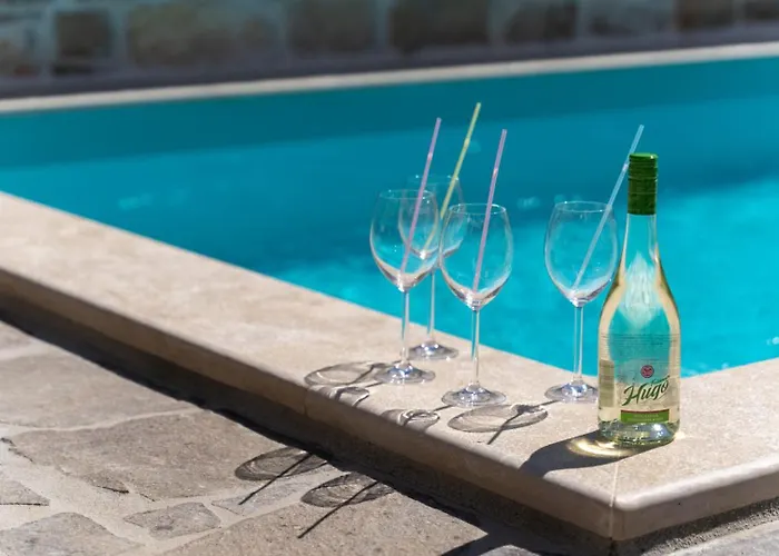 Villa Rustic Stone House With Pool In Umag