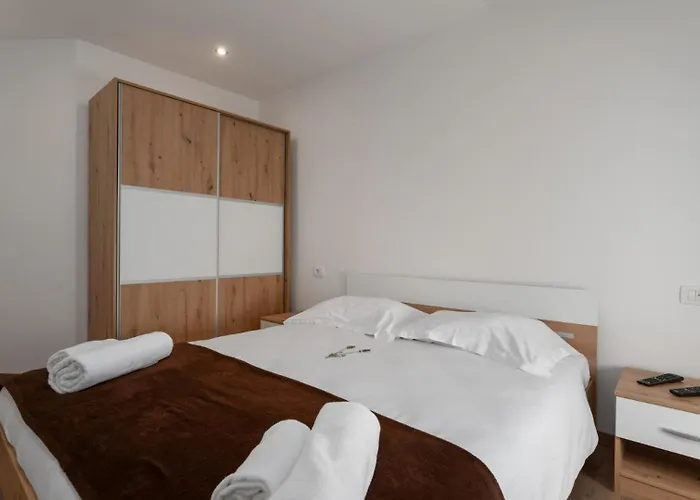 Rustic Stone House With Pool In Umag Villa *